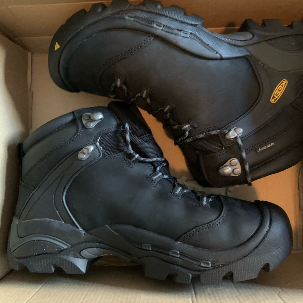 New Women’s Keen Ketchum black leather boots